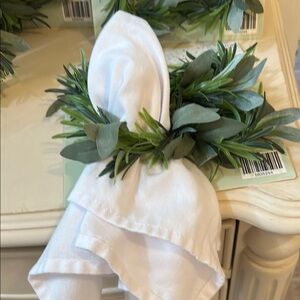 NWT The Spring Green Leaf napkin ring. Sold in set of 4 each.